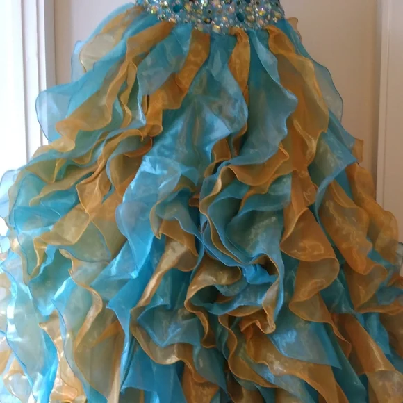 Quincenera/Prom Dress/Gown - Picture 1 of 6